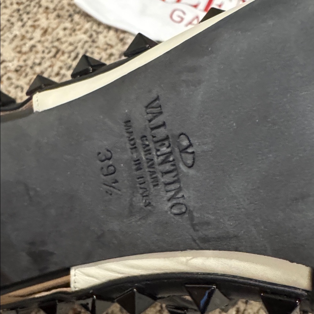 Valentino Black and Cream Rockstud Heels - Picture 5 of 10